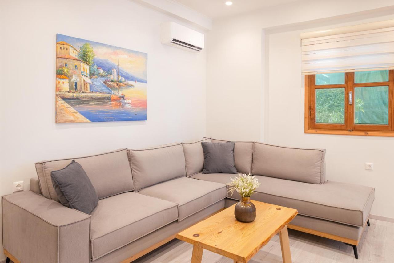 Fiera Luxury Apartments. Kokkari